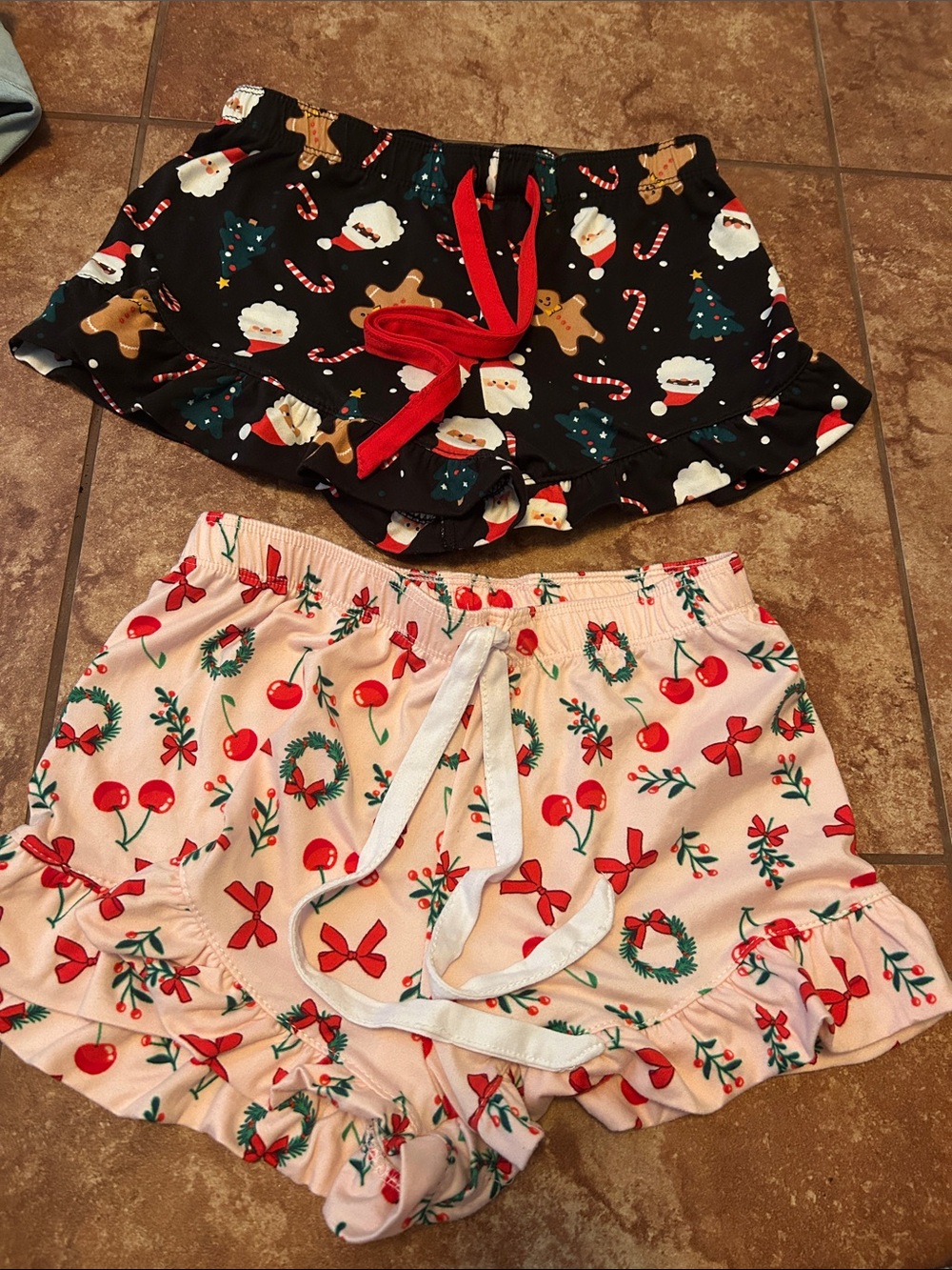 Holiday Print Ruffle Pajama Shorts - Black Santa & Pink Cherry